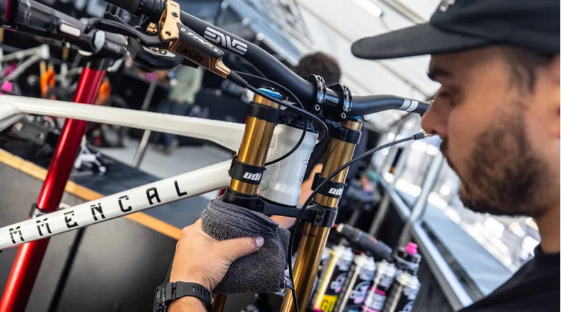 Muc-Off Silky Suspension Serum 100ml-2